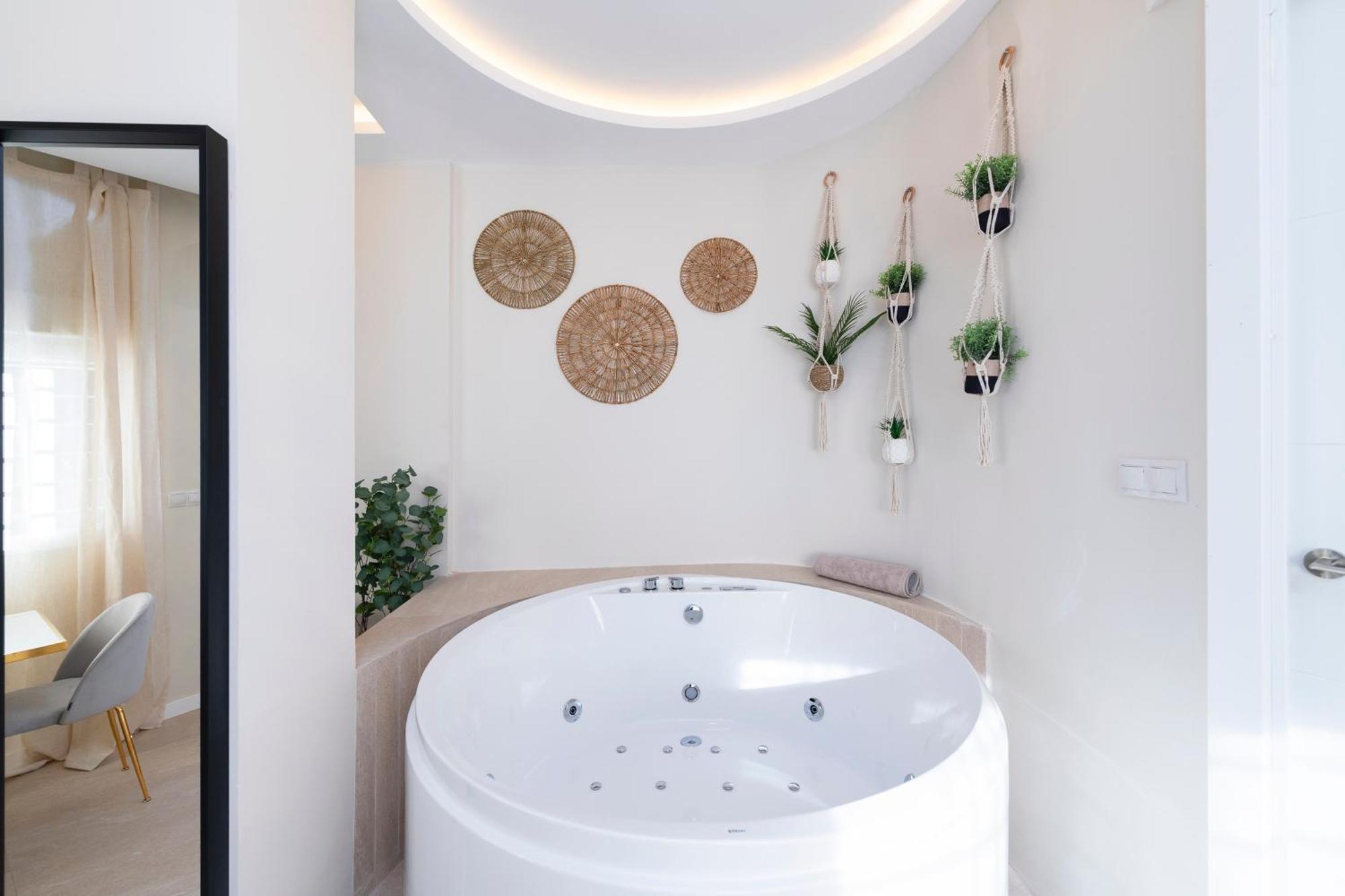 Malaga Boutique V.V Luxury Jacuzzy Lägenhet Exteriör bild